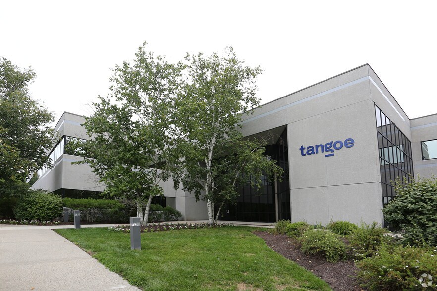 1 Waterview Dr, Shelton, CT à louer - Photo du bâtiment - Image 2 de 20