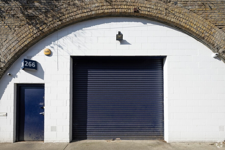 Lancaster Rd, London for lease - Building Photo - Image 2 of 3