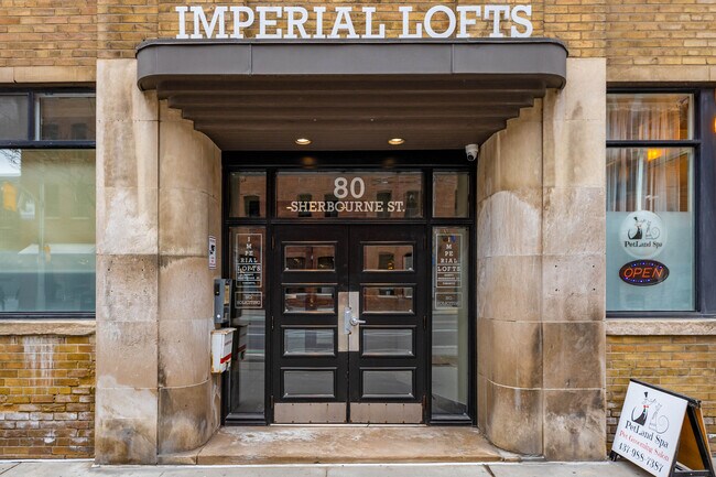 Plus de détails pour 80 Sherbourne St, Toronto, ON - Commerce de détail à louer