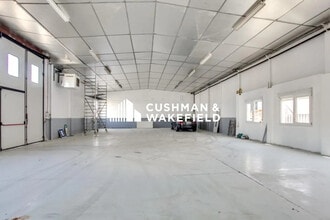 Flex dans Décines-Charpieu à louer Photo du bâtiment- Image 1 de 4