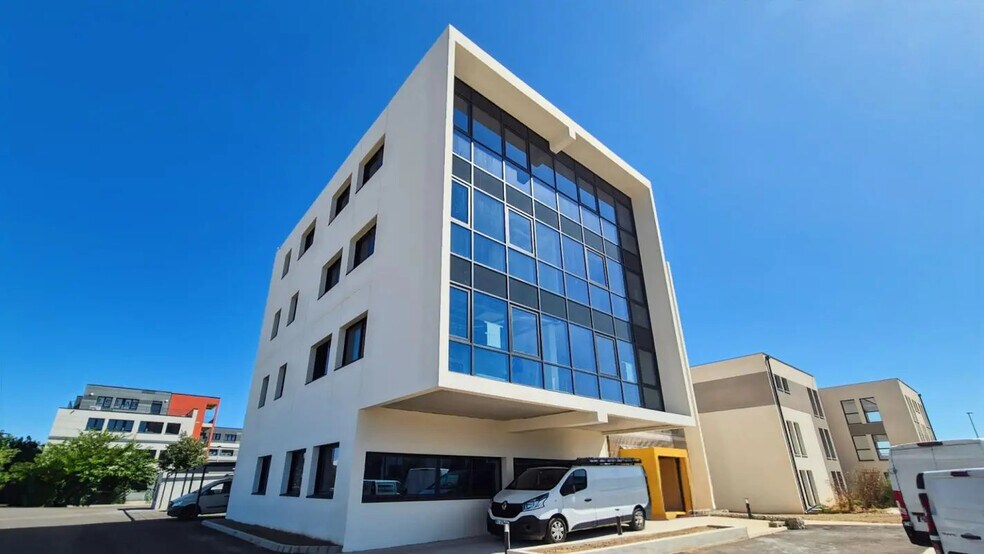 Office in Avignon for sale - Building Photo - Image 1 of 6