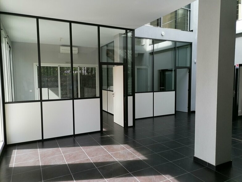 Office in Saint-Maur-des-Fossés for lease - Interior Photo - Image 3 of 5