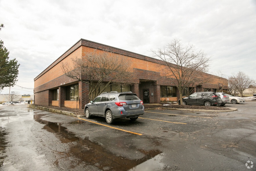 6180 Halle Dr, Valley View, OH for lease - Building Photo - Image 2 of 4