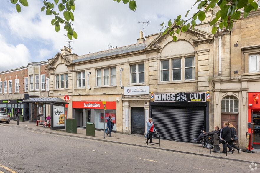 8-14 Broadway, Peterborough for lease - Building Photo - Image 1 of 2