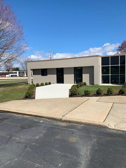 155 Middle Rd, Hazlet, NJ à louer - Photo du bâtiment - Image 1 de 3