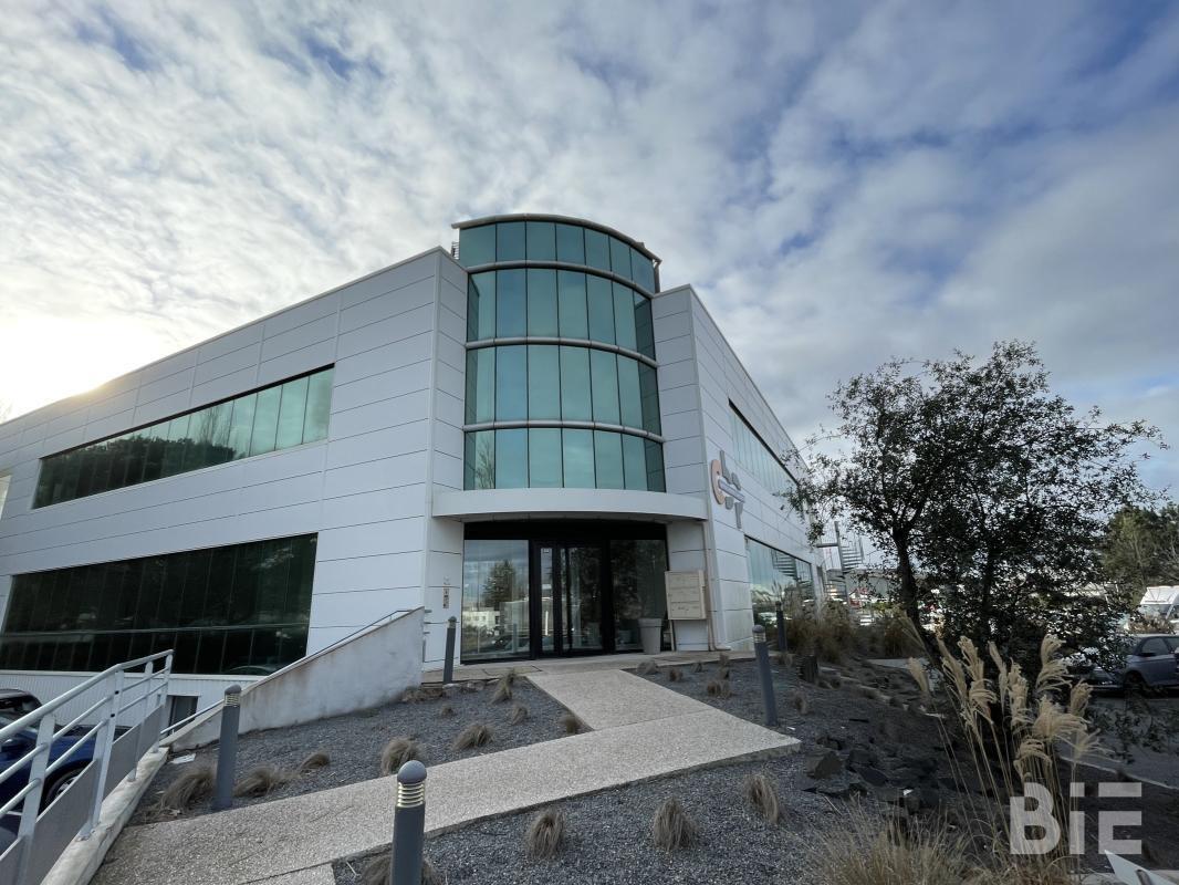 Office in Mérignac for lease Building Photo- Image 1 of 9