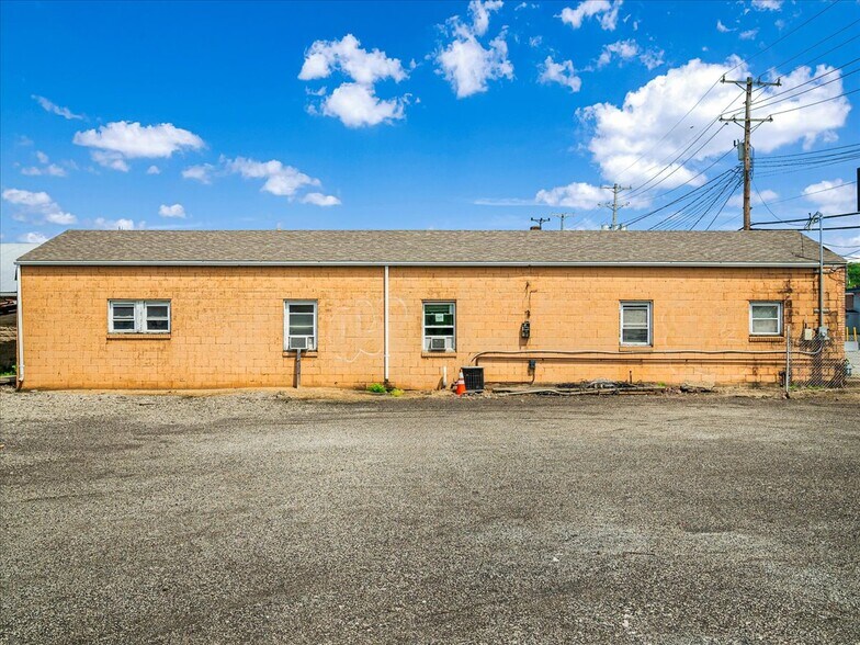 2503 Duss Ave, Ambridge, PA à vendre - Photo du bâtiment - Image 3 de 7