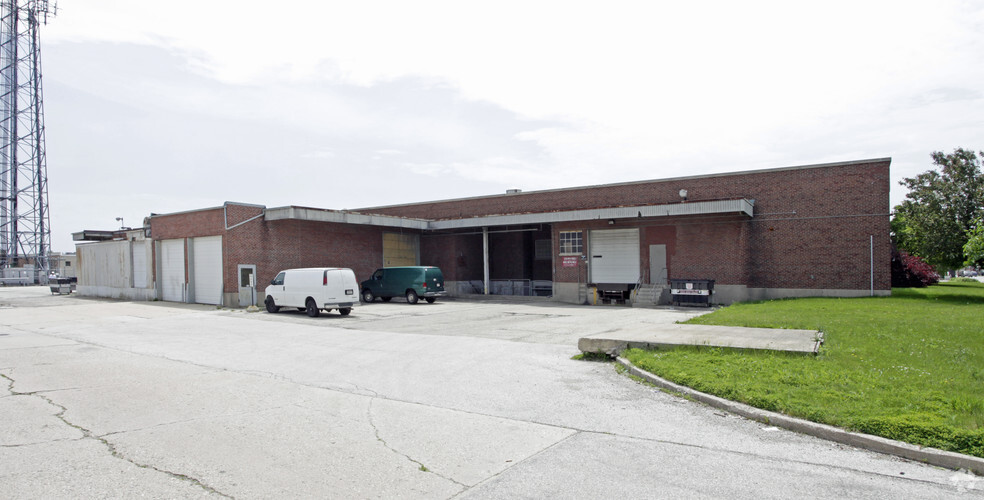 3950 N Holton St, Milwaukee, WI for lease - Primary Photo - Image 1 of 4