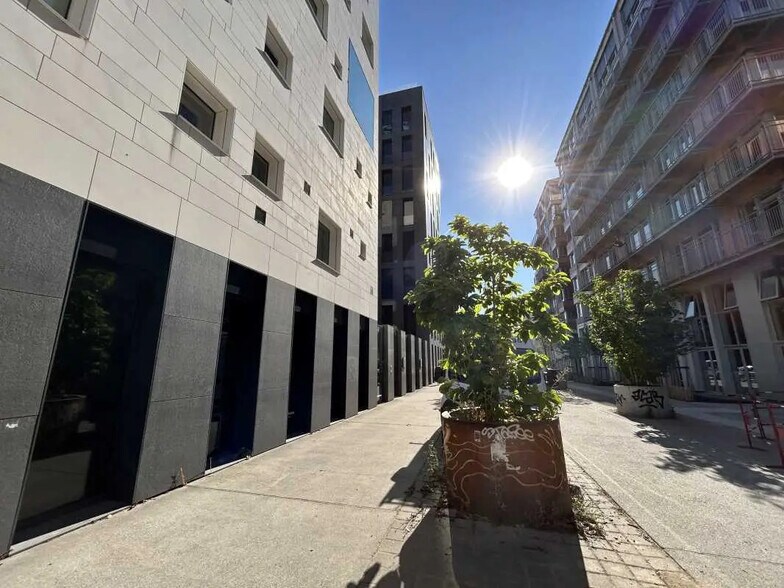 Commerce de détail dans Nantes à louer - Photo du bâtiment - Image 1 de 7
