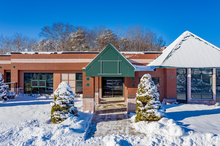 51 Technology Way, West Greenwich, RI à louer - Photo du bâtiment - Image 2 de 28