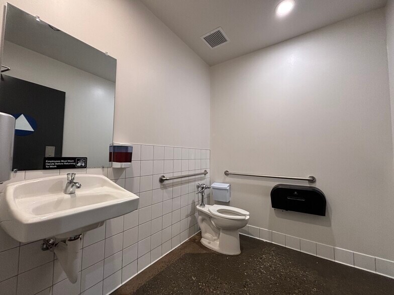 17531 Griffin Ln, Huntington Beach, CA à louer - Photo du bâtiment - Image 2 de 19