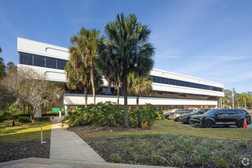 4904 Eisenhower Blvd, Tampa, FL for lease - Building Photo - Image 3 of 12