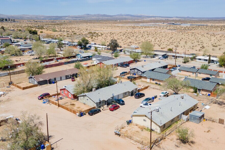 12023 Chamberlaine Way, Adelanto, CA à vendre - Photo du bâtiment - Image 3 de 16