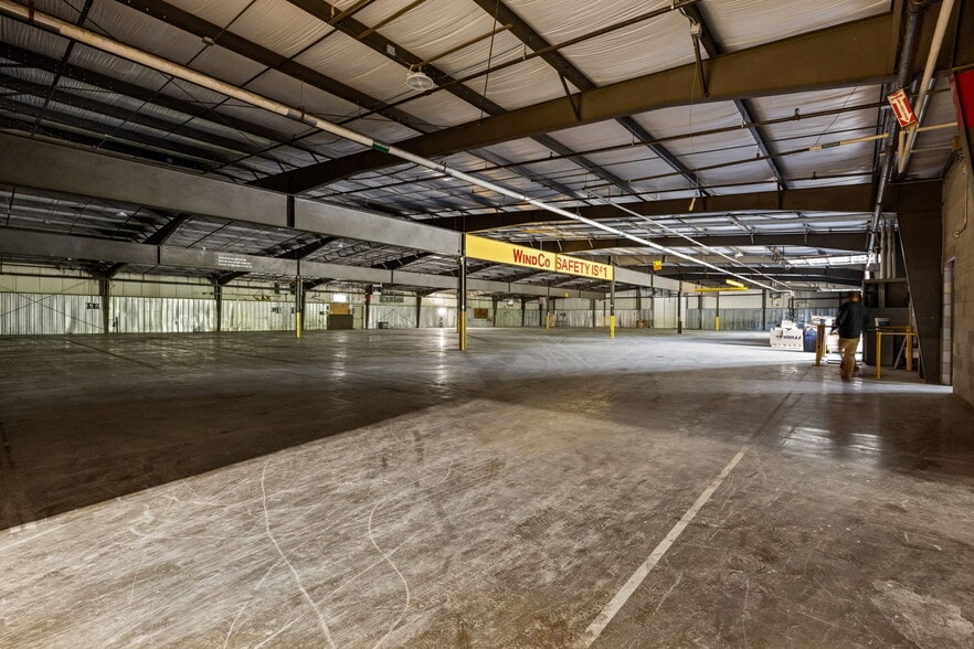 2000 S Delphine Ave, Lyndhurst, VA for lease - Building Photo - Image 3 of 38