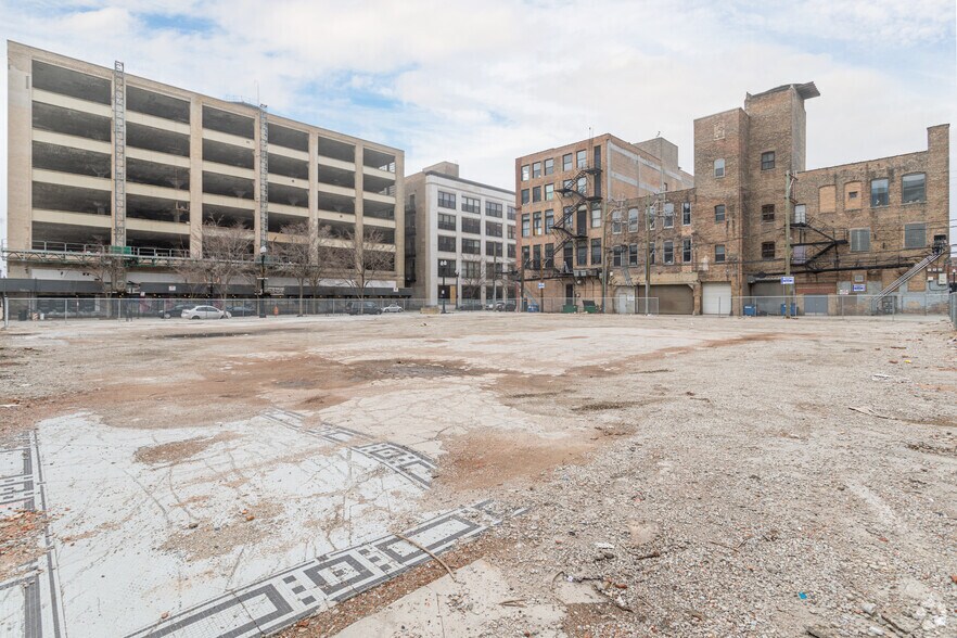 2222 S Indiana Ave, Chicago, IL à louer - Photo du bâtiment - Image 3 de 3