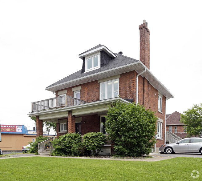 5 Bradford St, Barrie, ON à vendre - Photo principale - Image 1 de 2