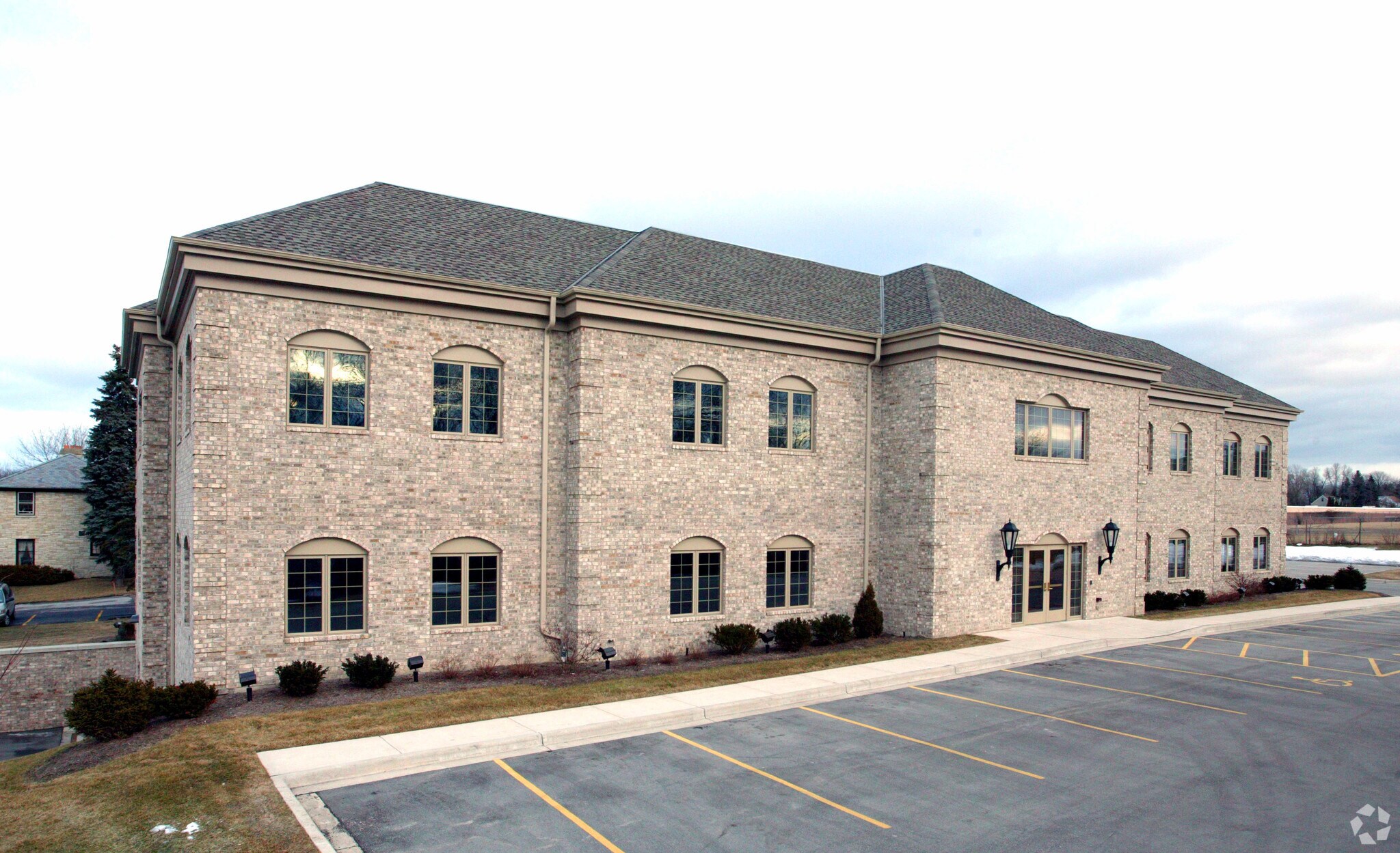 3033 W Layton Ave, Greenfield, WI à louer Photo du bâtiment- Image 1 de 7
