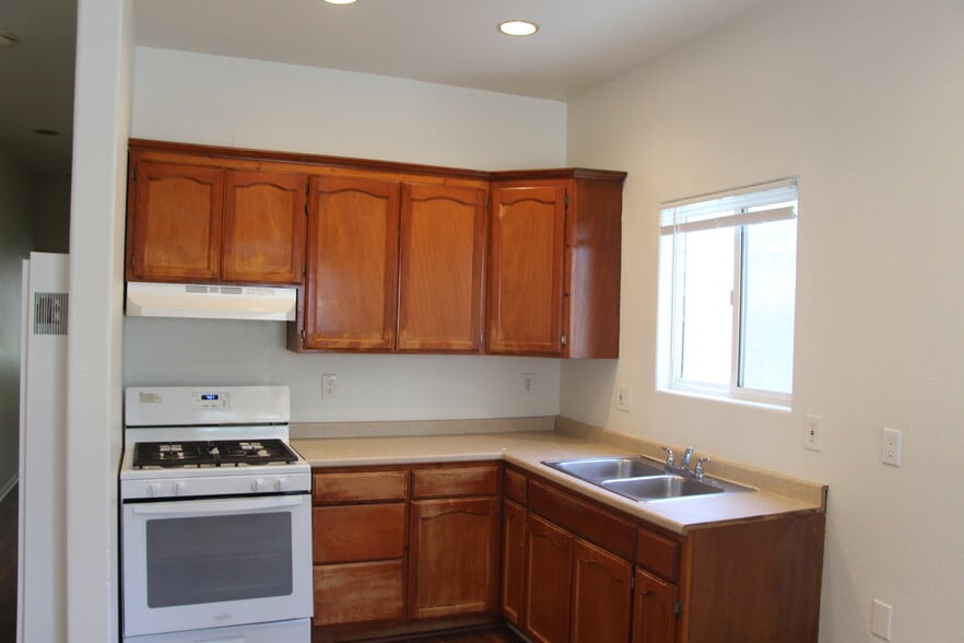 638 E 7 ST, Long Beach, CA à vendre - Photo du bâtiment - Image 3 de 9