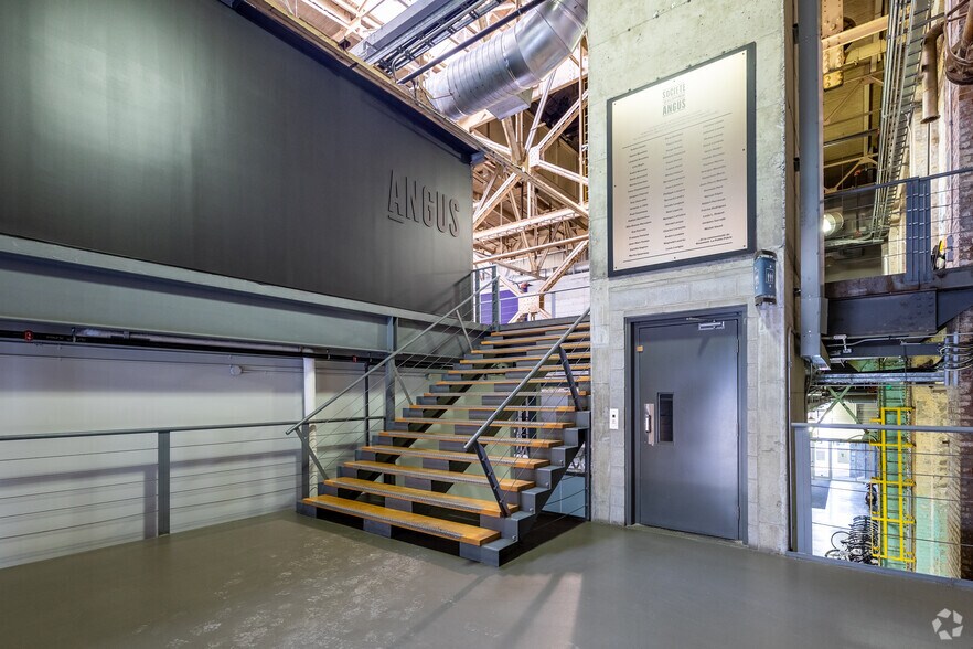 2600 Rue William Tremblay, Montréal, QC à louer - Hall d’entrée - Image 2 de 50