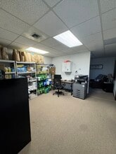 1933-1955 Jadwin Ave, Richland, WA à louer Photo intérieure- Image 2 de 7