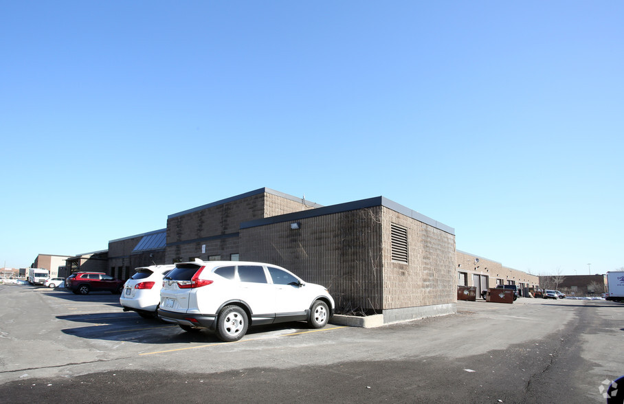 30 Hale Rd, Brampton, ON for lease - Primary Photo - Image 1 of 4