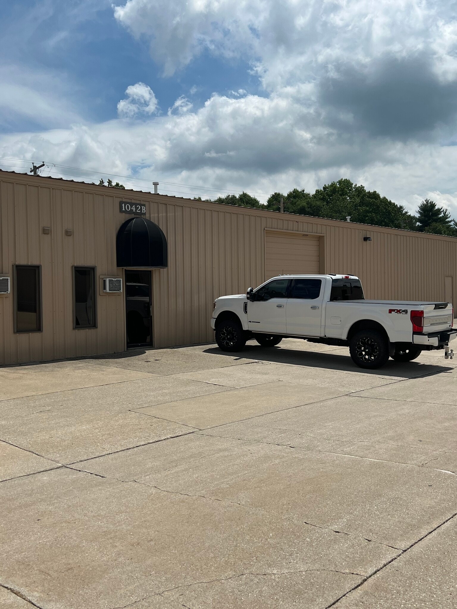 1042 Mitchell Jellison Dr, Elkhart, IN for lease Building Photo- Image 1 of 2