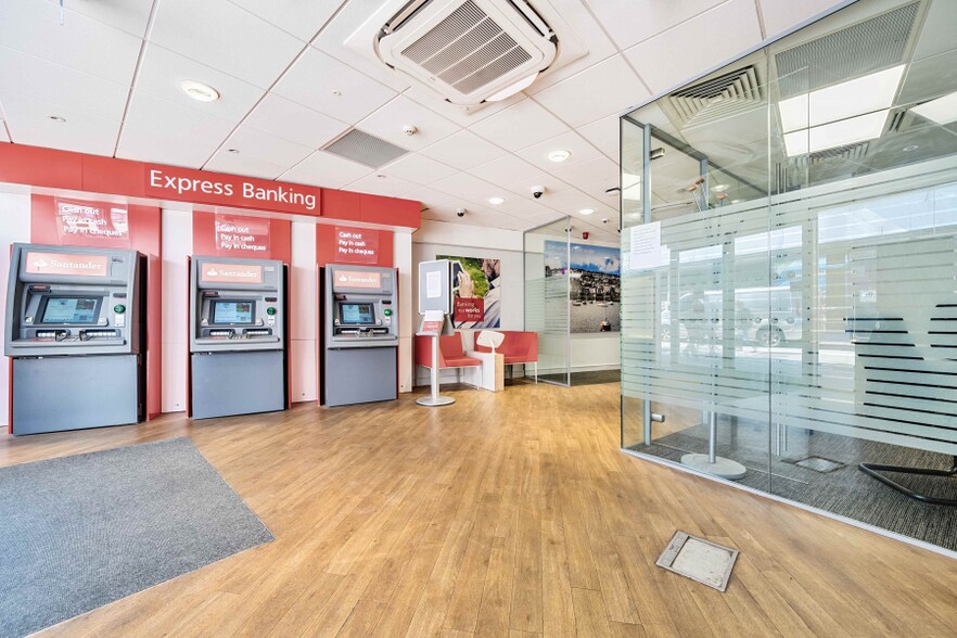 13 Market St, Falmouth for lease - Interior Photo - Image 3 of 6