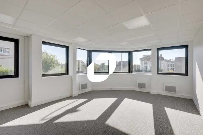 46 Rue Auguste Blanqui, Gentilly for lease - Interior Photo - Image 1 of 14