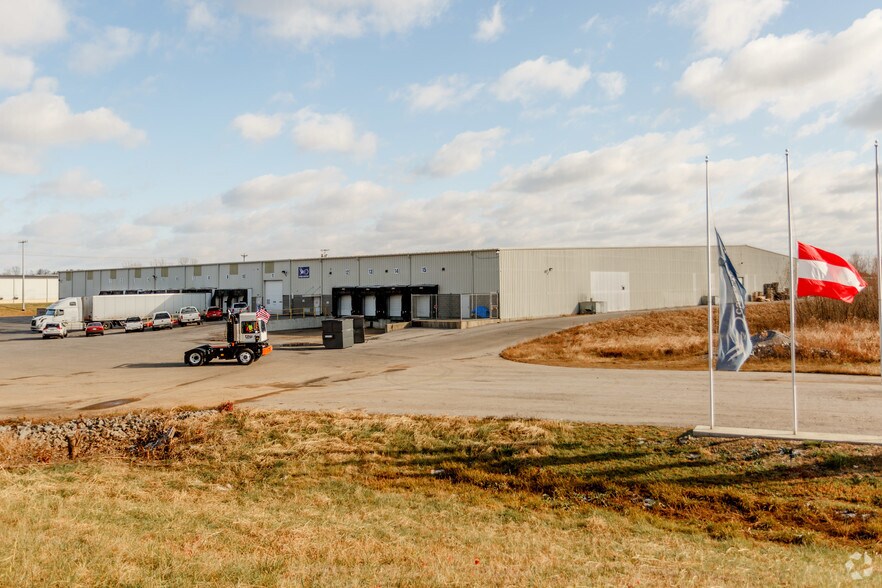 1136 Dunlop Ln, Clarksville, TN for lease - Building Photo - Image 1 of 50