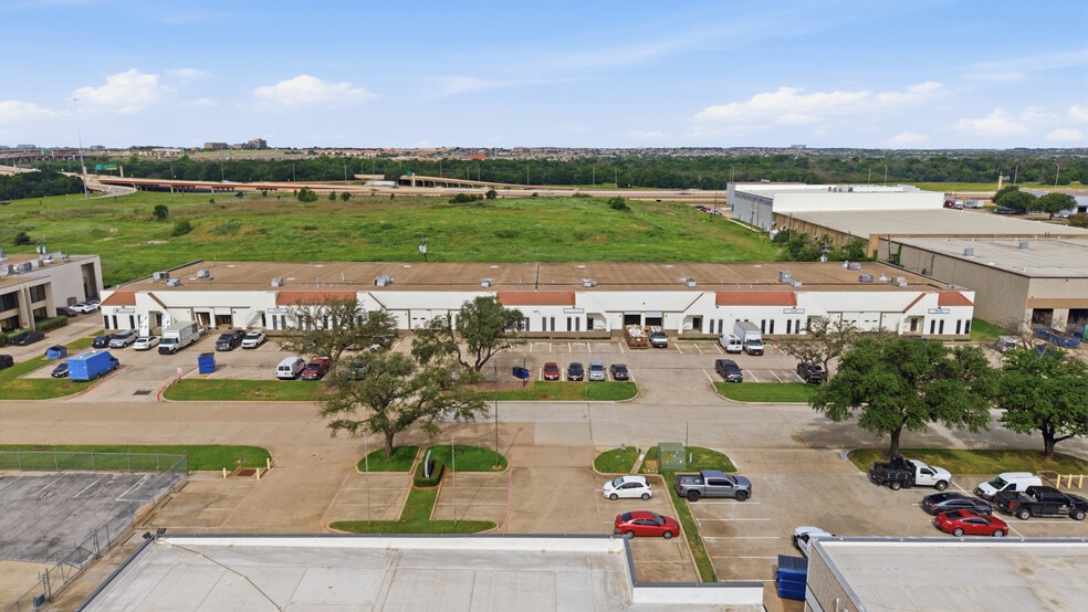 2425 McIver Ln, Carrollton, TX for lease - Building Photo - Image 3 of 7