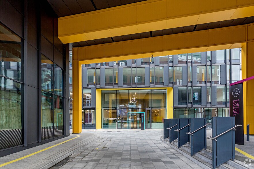 77 Fulham Palace Rd, London for lease - Building Photo - Image 3 of 14