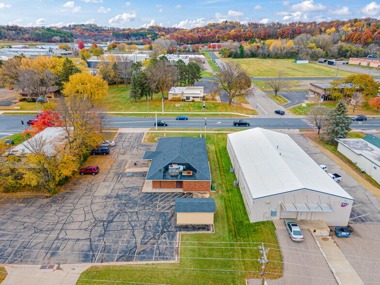 715 N Main St, River Falls, WI à vendre - Photo du bâtiment - Image 3 de 7