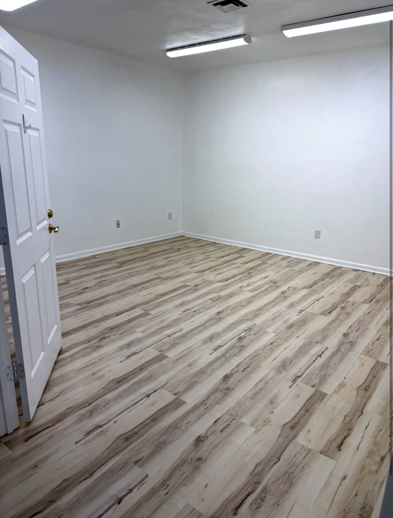 3073-3097 Brickhouse Ct, Virginia Beach, VA for lease Interior Photo- Image 1 of 2