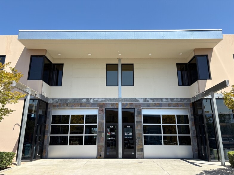 1215 Pacific Oaks Pl, Escondido, CA for lease - Building Photo - Image 3 of 8