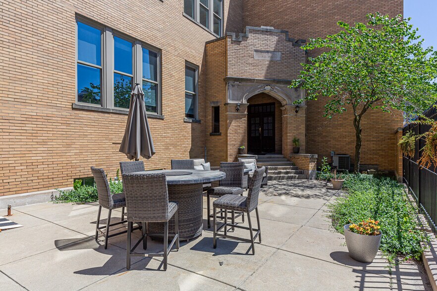 429 E Vermont St, Indianapolis, IN à louer - Photo du bâtiment - Image 2 de 21