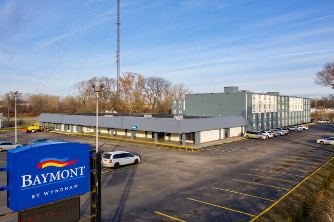 More details for 11000 W 8 Mile Rd, Ferndale, MI - Hospitality for Sale