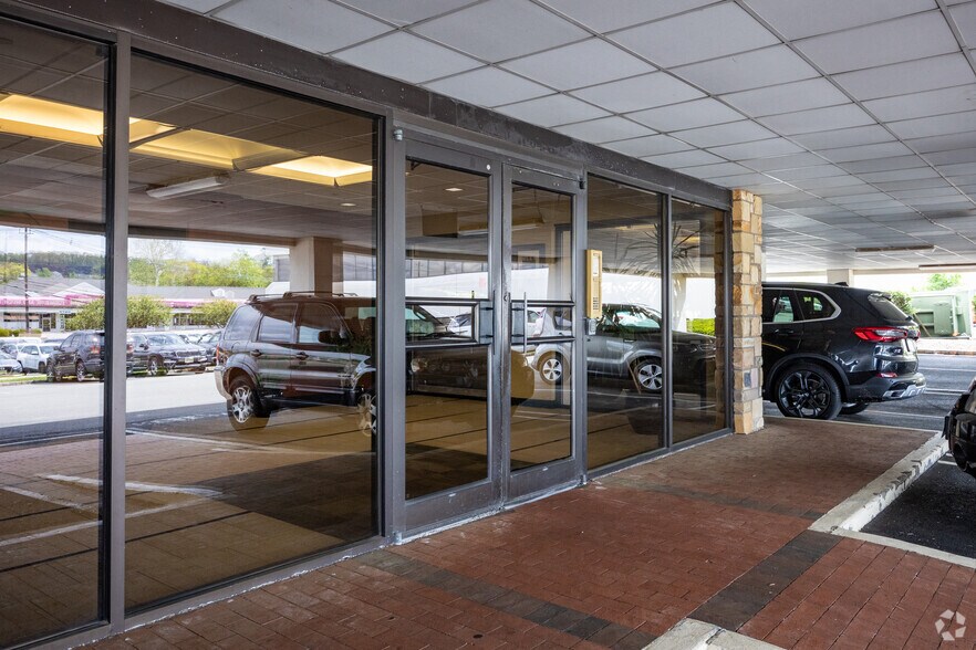 1035 Rt 46 E, Clifton, NJ à vendre - Photo du bâtiment - Image 3 de 16