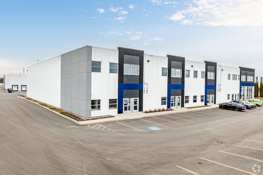 4177-4233 Rue Marcel Lacasse, Boisbriand, QC à louer - Photo du bâtiment - Image 3 de 19