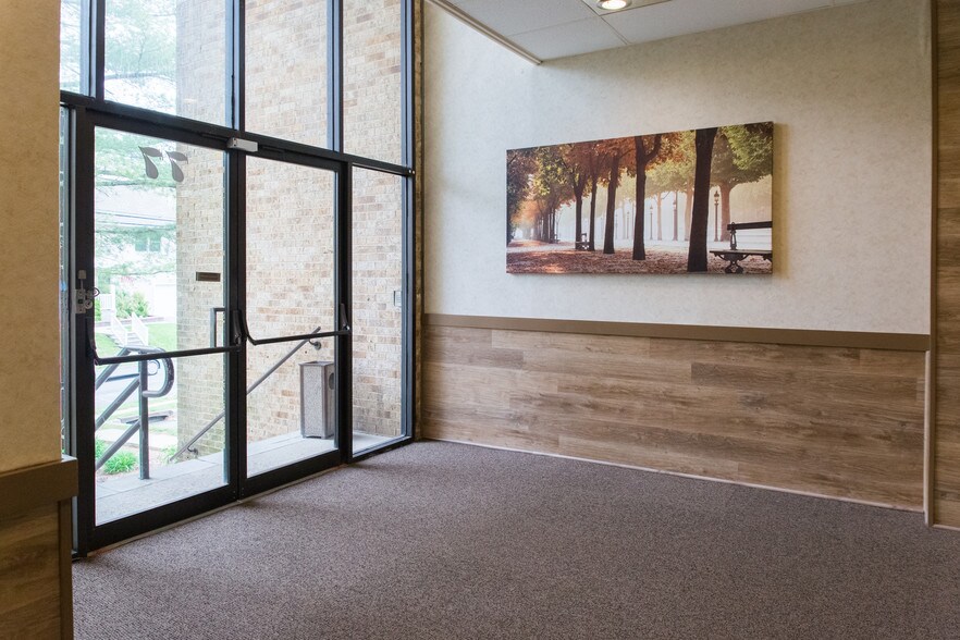 77 Milltown Rd, East Brunswick, NJ à louer - Hall d’entrée - Image 3 de 11