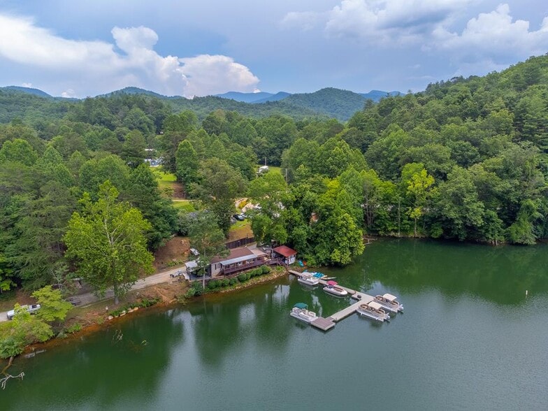 270 Deyton Camp Rd, Robbinsville, NC for sale - Primary Photo - Image 1 of 66