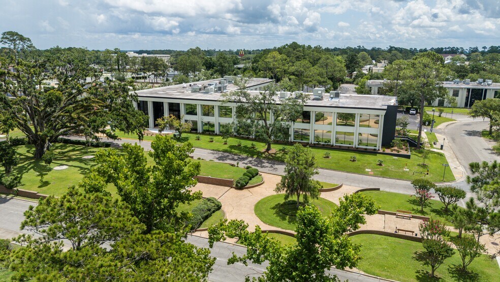1321 Executive Center Dr, Tallahassee, FL à louer - Photo du bâtiment - Image 2 de 2