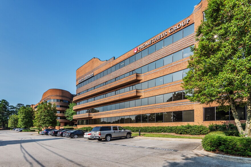 4601 Six Forks Rd, Raleigh, NC à louer - Photo du bâtiment - Image 2 de 6