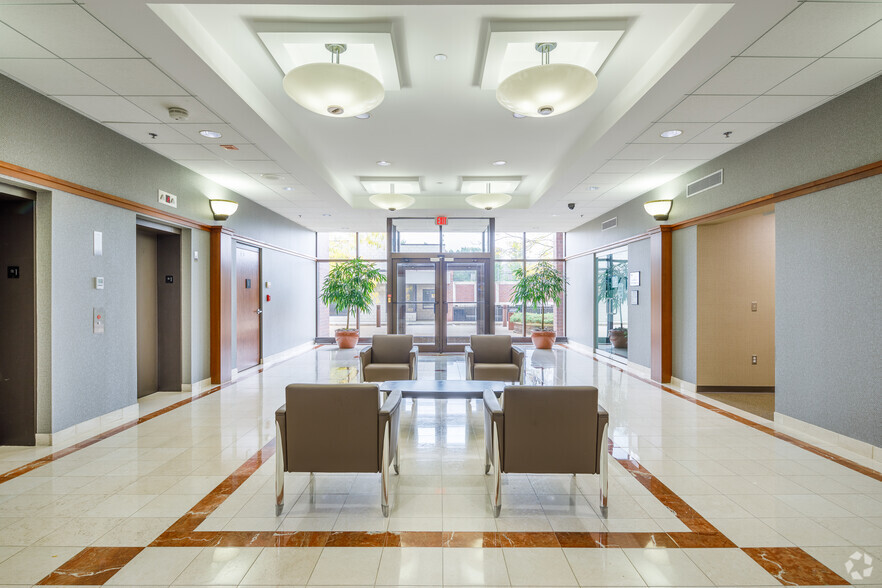 34119 W 12 Mile Rd, Farmington Hills, MI for lease - Lobby - Image 3 of 6