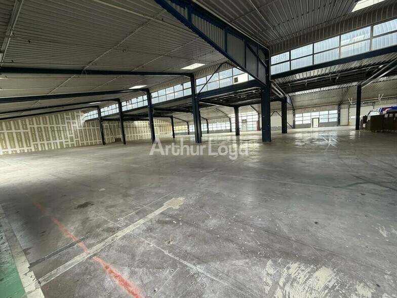 Industrial in Reims for lease - Interior Photo - Image 2 of 8