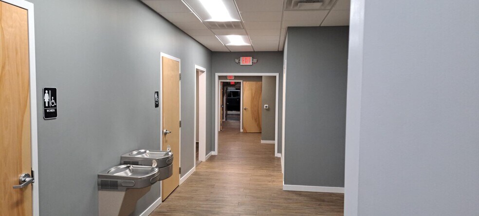 7400 W Whitepine W, Richmond, VA à louer - Photo du bâtiment - Image 3 de 9