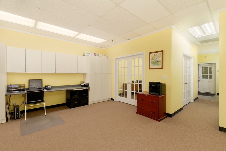 100 S Jersey Ave, East Setauket, NY for sale - Building Photo - Image 3 of 10