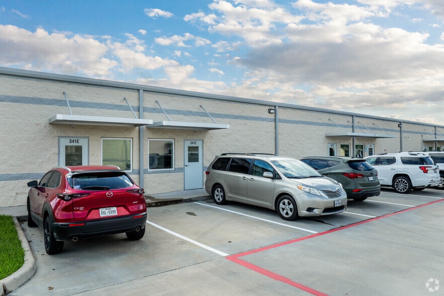 351 Columbia Memorial Pky, Kemah, TX for lease - Building Photo - Image 3 of 6