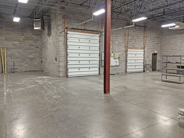 9177 Dutton Dr, Twinsburg, OH à louer - Photo du bâtiment - Image 1 de 4