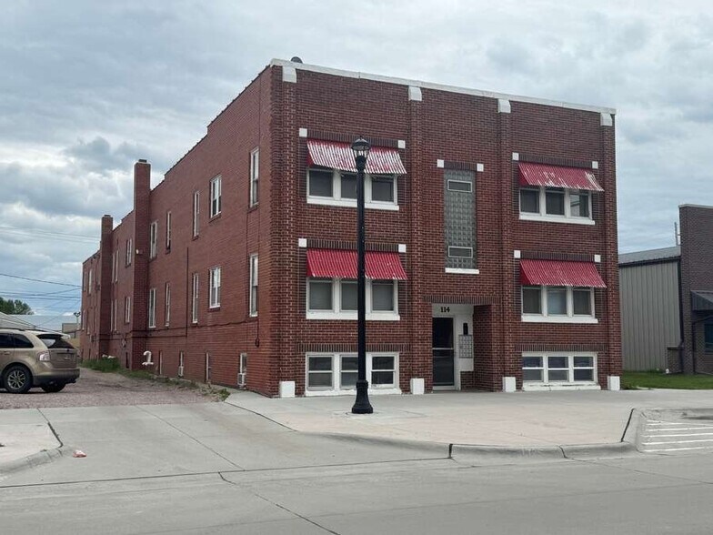 114 N Main St, Valentine, NE à vendre - Photo du bâtiment - Image 2 de 2