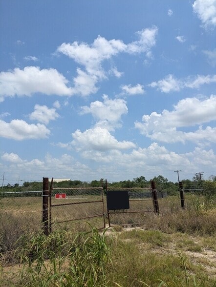 102 Ernst rd, Jourdanton, TX for sale - Other - Image 3 of 12